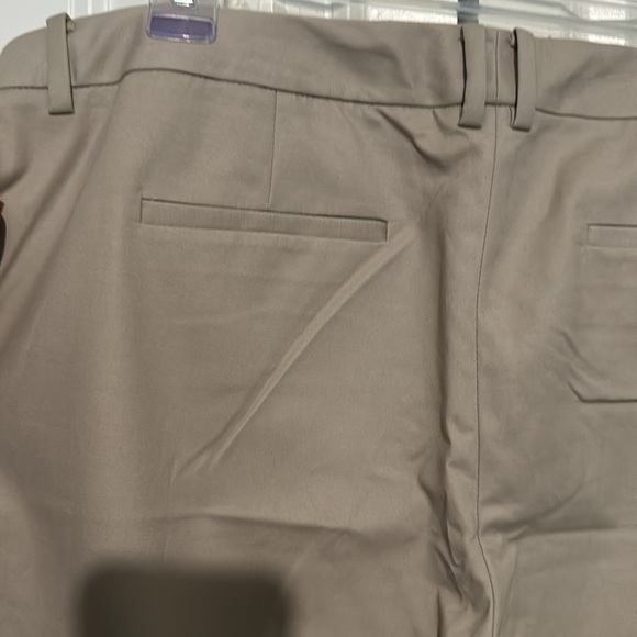 Tahari khaki dress capris size 14 - Picture 6 of 6